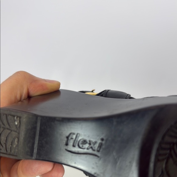 Vintage Flexi Black Wedge with Strappy Design 3” Heels Sandals - Picture 13 of 13